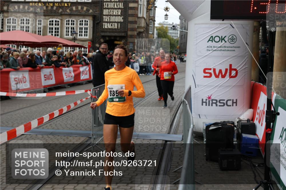 05.10.2025 - 20. swb-Marathon Bremen Yannick Fuchs http://msf.ph/oto/9263721 05.10.2025 11:26:27 Ziel 9352, 10373, 11326 meine-sportfotos.de