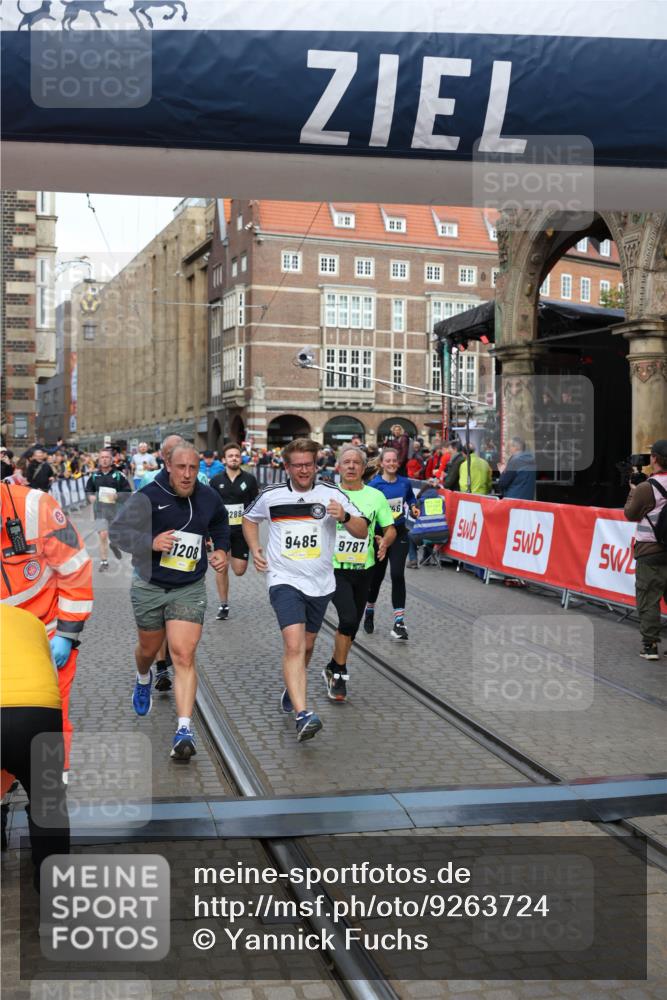 05.10.2025 - 20. swb-Marathon Bremen Yannick Fuchs http://msf.ph/oto/9263724 05.10.2025 10:50:12 Ziel 9485, 9676, 9693, 9787, 9803, 10246, 10543, 10868, 11208, 11288, 11295, 11621 meine-sportfotos.de