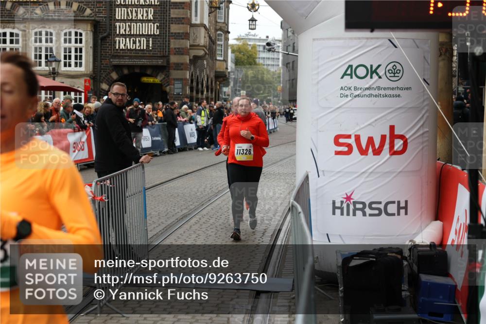 05.10.2025 - 20. swb-Marathon Bremen Yannick Fuchs http://msf.ph/oto/9263750 05.10.2025 11:26:27 Ziel 9352, 10373, 11326 meine-sportfotos.de