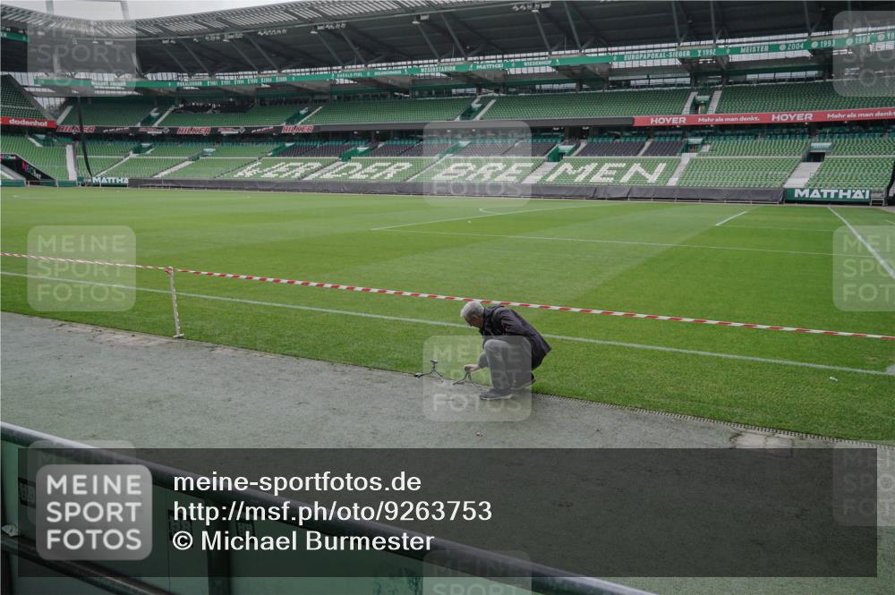 05.10.2025 - 20. swb-Marathon Bremen Michael Burmester http://msf.ph/oto/9263753 05.10.2025 11:53:16 Laufen im Stadion 408 meine-sportfotos.de