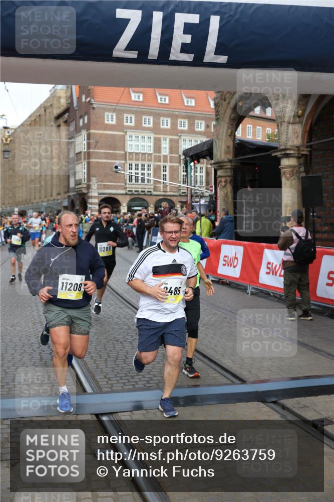 05.10.2025 - 20. swb-Marathon Bremen Yannick Fuchs http://msf.ph/oto/9263759 05.10.2025 10:50:13 Ziel 9485, 9676, 9693, 9787, 9803, 10246, 10543, 10868, 11104, 11208, 11288, 11295, 11621 meine-sportfotos.de