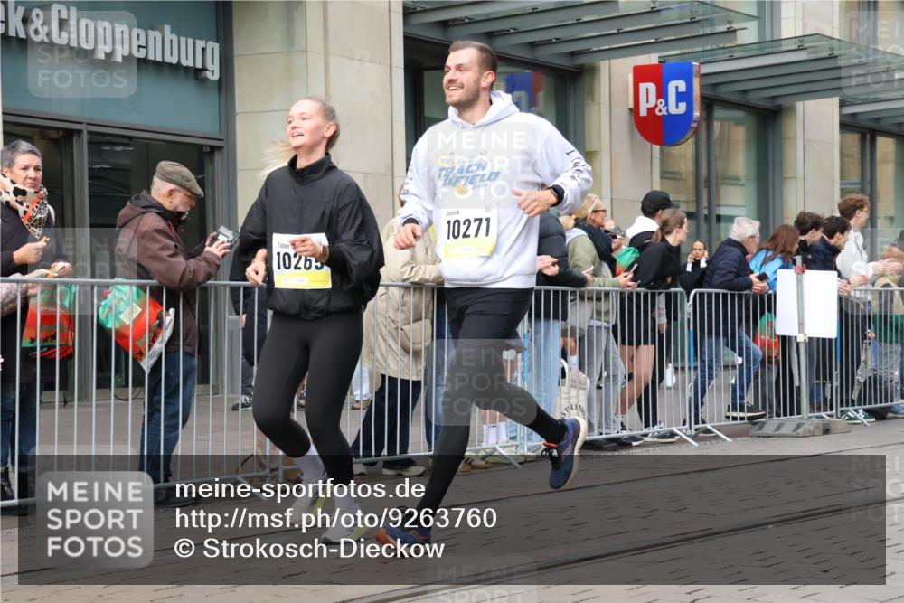 05.10.2025 - 20. swb-Marathon Bremen Strokosch-Dieckow http://msf.ph/oto/9263760 05.10.2025 11:03:38 Ziel 7123, 7788, 7789, 9241, 9275, 9379, 9398, 9571, 10106, 10205, 10238, 10265, 10271, 10551, 10853, 11039, 11102, 11183, 11272, 11306, 11609, 11611, 7123, 7788, 7789, 9241, 9275, 9379, 9398, 9571, 10106, 10205, 10238, 10265, 10271, 10551, 10853, 11039, 11102, 11183, 11272, 11306, 11609, 11611 meine-sportfotos.de