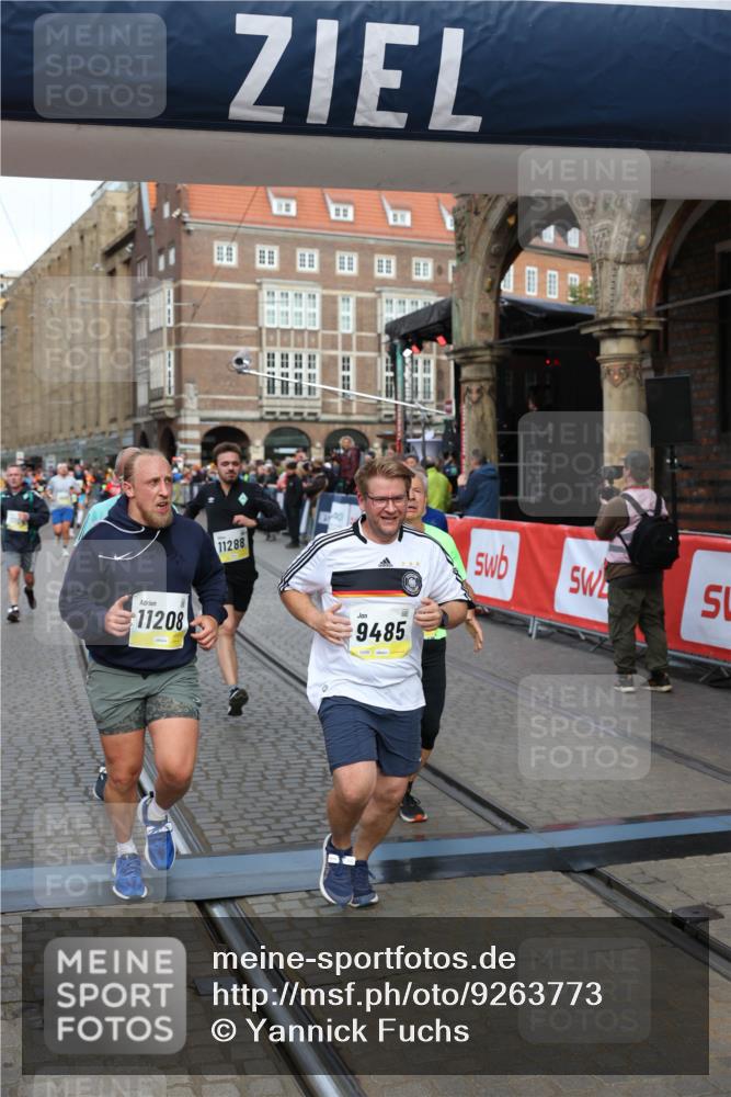 05.10.2025 - 20. swb-Marathon Bremen Yannick Fuchs http://msf.ph/oto/9263773 05.10.2025 10:50:13 Ziel 9485, 9676, 9693, 9787, 9803, 10246, 10543, 10868, 11104, 11208, 11288, 11295, 11621 meine-sportfotos.de