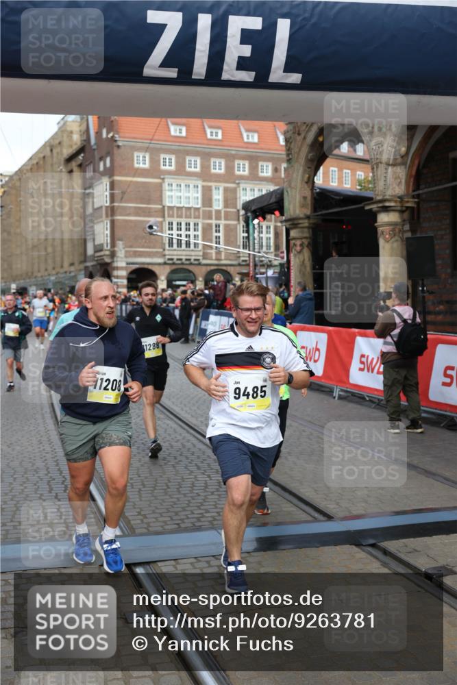 05.10.2025 - 20. swb-Marathon Bremen Yannick Fuchs http://msf.ph/oto/9263781 05.10.2025 10:50:13 Ziel 9485, 9676, 9693, 9787, 9803, 10246, 10543, 10868, 11104, 11208, 11288, 11295, 11621 meine-sportfotos.de