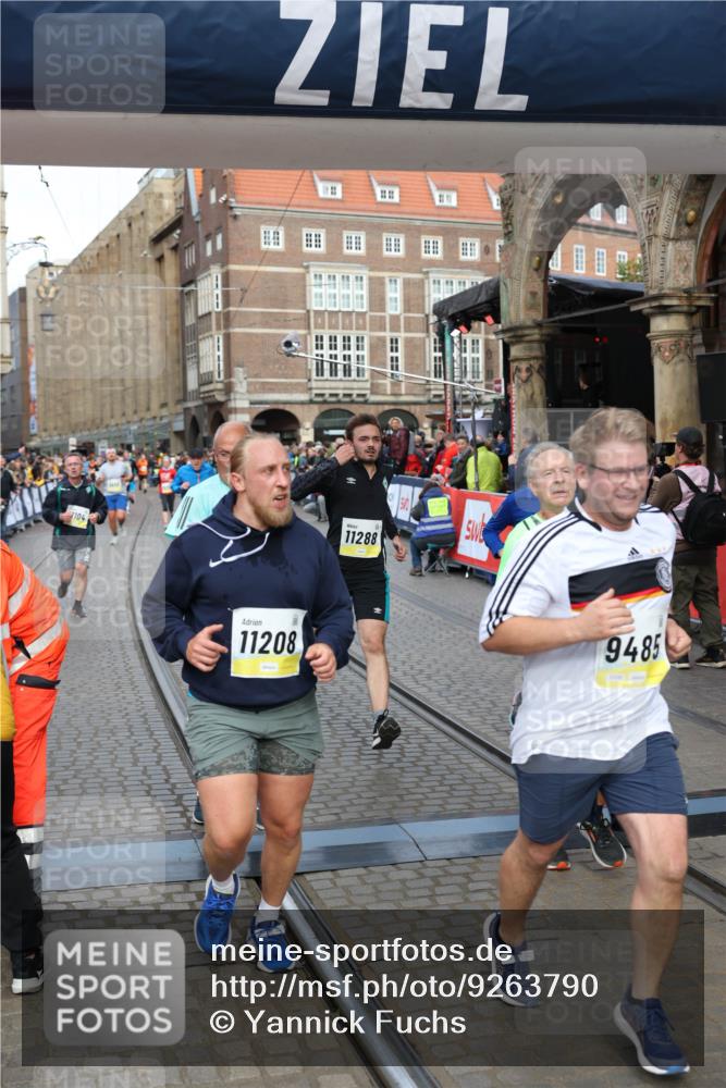 05.10.2025 - 20. swb-Marathon Bremen Yannick Fuchs http://msf.ph/oto/9263790 05.10.2025 10:50:13 Ziel 9485, 9676, 9693, 9787, 9803, 10246, 10543, 10868, 11104, 11208, 11288, 11295, 11621 meine-sportfotos.de