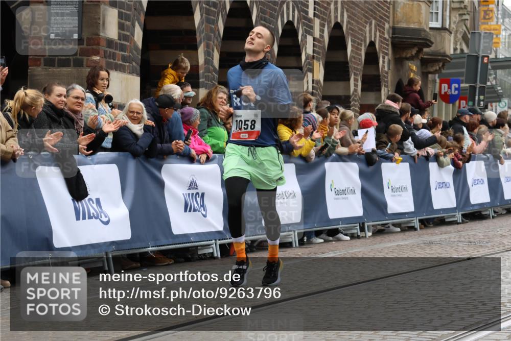 05.10.2025 - 20. swb-Marathon Bremen Strokosch-Dieckow http://msf.ph/oto/9263796 05.10.2025 12:58:34 Ziel 1058, 1258, 3705, 7405 meine-sportfotos.de