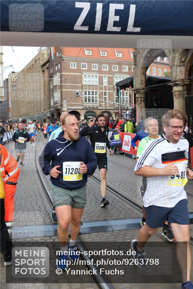 05.10.2025 - 20. swb-Marathon Bremen Yannick Fuchs http://msf.ph/oto/9263798 05.10.2025 10:50:13 Ziel 9485, 9676, 9693, 9787, 9803, 10246, 10543, 10868, 11104, 11208, 11288, 11295, 11621 meine-sportfotos.de