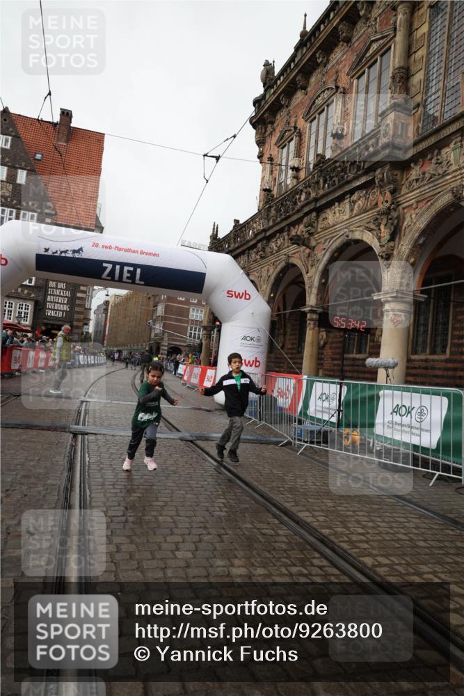05.10.2025 - 20. swb-Marathon Bremen Yannick Fuchs http://msf.ph/oto/9263800 05.10.2025 15:24:32 Ziel  meine-sportfotos.de