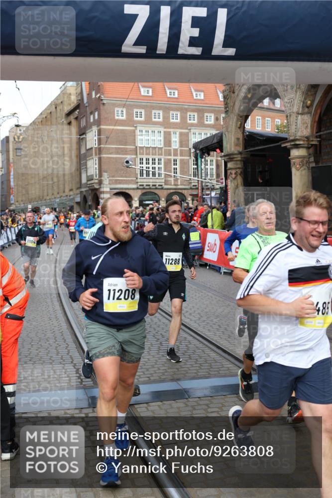 05.10.2025 - 20. swb-Marathon Bremen Yannick Fuchs http://msf.ph/oto/9263808 05.10.2025 10:50:14 Ziel 9485, 9645, 9676, 9787, 9803, 10246, 10868, 11104, 11208, 11288, 11295, 11621 meine-sportfotos.de