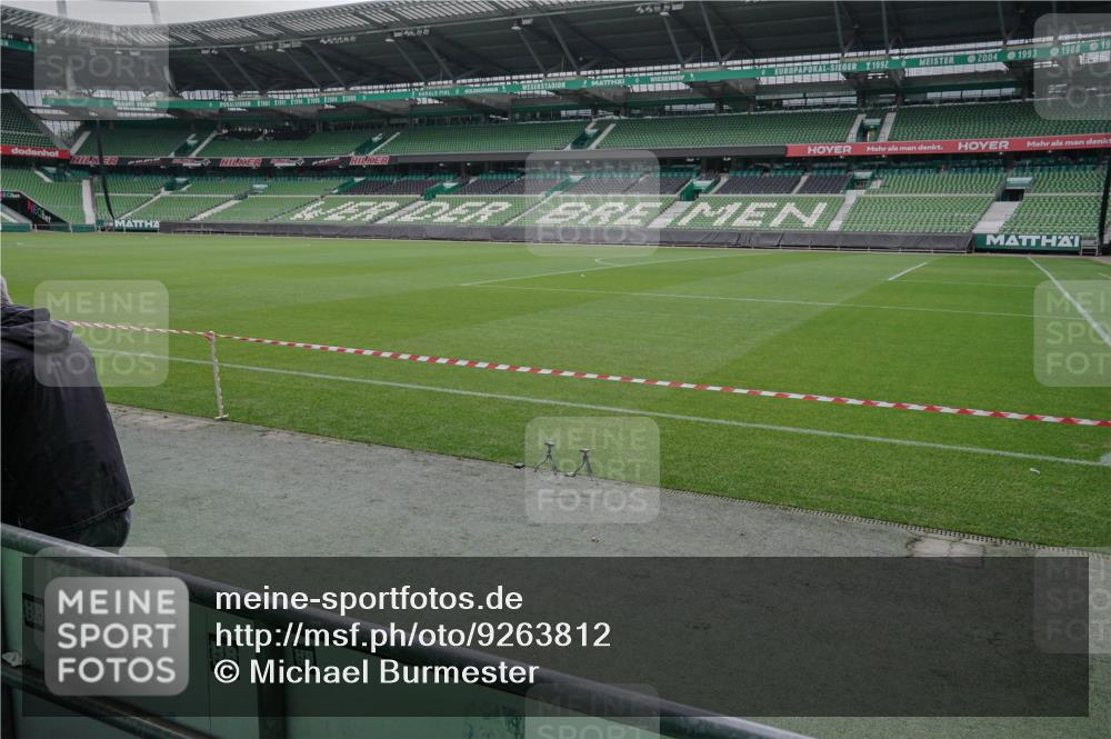 05.10.2025 - 20. swb-Marathon Bremen Michael Burmester http://msf.ph/oto/9263812 05.10.2025 11:53:34 Laufen im Stadion 408 meine-sportfotos.de