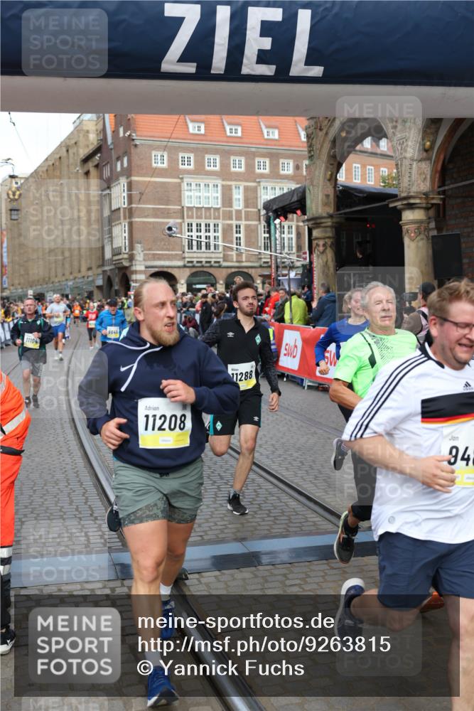 05.10.2025 - 20. swb-Marathon Bremen Yannick Fuchs http://msf.ph/oto/9263815 05.10.2025 10:50:14 Ziel 9485, 9645, 9676, 9787, 9803, 10246, 10868, 11104, 11208, 11288, 11295, 11621 meine-sportfotos.de