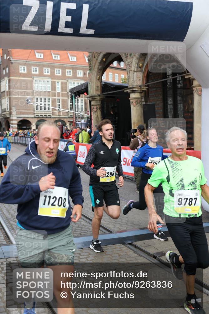 05.10.2025 - 20. swb-Marathon Bremen Yannick Fuchs http://msf.ph/oto/9263836 05.10.2025 10:50:14 Ziel 9485, 9645, 9676, 9787, 9803, 10246, 10868, 11104, 11208, 11288, 11295, 11621 meine-sportfotos.de