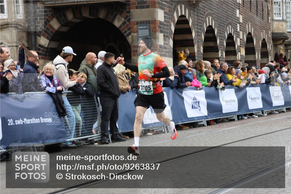 05.10.2025 - 20. swb-Marathon Bremen Strokosch-Dieckow http://msf.ph/oto/9263837 05.10.2025 12:58:38 Ziel 1058, 1258, 3705, 4867, 5815, 8520 meine-sportfotos.de