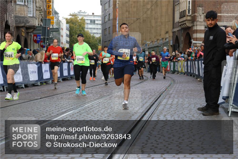 05.10.2025 - 20. swb-Marathon Bremen Strokosch-Dieckow http://msf.ph/oto/9263843 05.10.2025 11:07:11 Ziel 9217, 9265, 9491, 9702, 9757, 9877, 9890, 10193, 10371, 10632, 10902, 10991, 11477 meine-sportfotos.de
