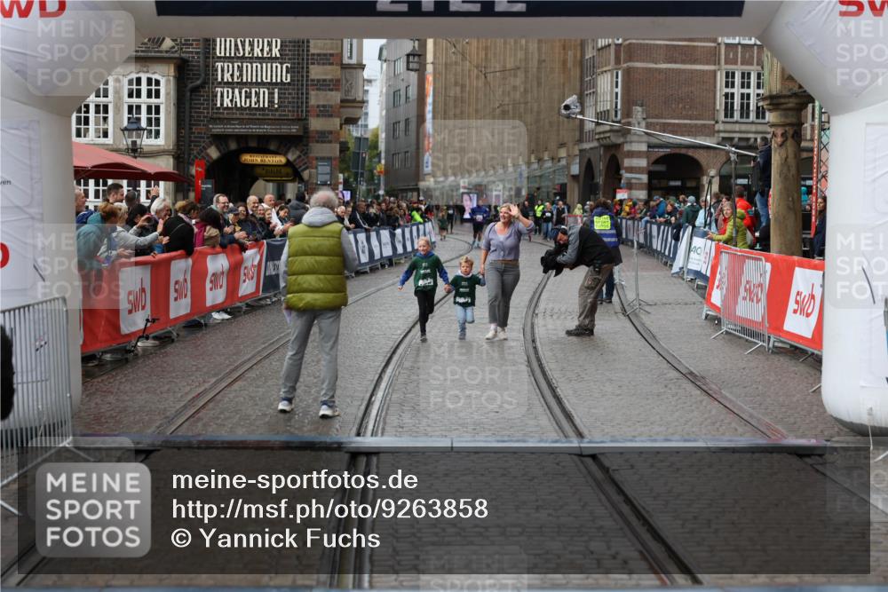 05.10.2025 - 20. swb-Marathon Bremen Yannick Fuchs http://msf.ph/oto/9263858 05.10.2025 15:24:42 Ziel  meine-sportfotos.de