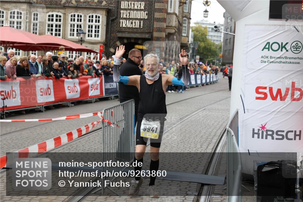 05.10.2025 - 20. swb-Marathon Bremen Yannick Fuchs http://msf.ph/oto/9263860 05.10.2025 11:26:39 Ziel 9941 meine-sportfotos.de