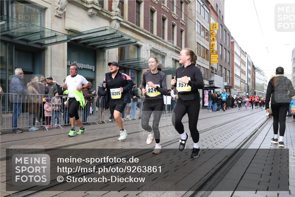 05.10.2025 - 20. swb-Marathon Bremen Strokosch-Dieckow http://msf.ph/oto/9263861 05.10.2025 11:03:42 Ziel 7123, 7788, 7789, 9241, 9275, 9379, 9398, 9571, 10098, 10106, 10205, 10265, 10271, 10551, 10853, 11001, 11039, 11077, 11102, 11183, 11272, 11609, 11611, 11685, 7123, 7788, 7789, 9241, 9275, 9379, 9398, 9571, 10098, 10106, 10205, 10265, 10271, 10551, 10853, 11001, 11039, 11077, 11102, 11183, 11272, 11609, 11611, 11685 meine-sportfotos.de