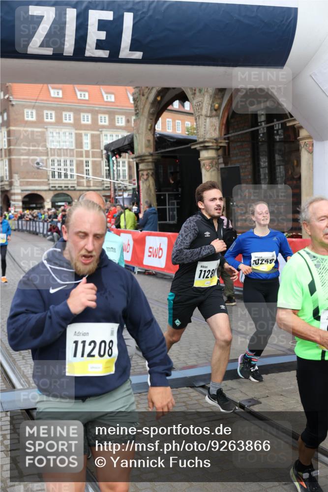 05.10.2025 - 20. swb-Marathon Bremen Yannick Fuchs http://msf.ph/oto/9263866 05.10.2025 10:50:14 Ziel 9485, 9645, 9676, 9787, 9803, 10246, 10868, 11104, 11208, 11288, 11295, 11621 meine-sportfotos.de