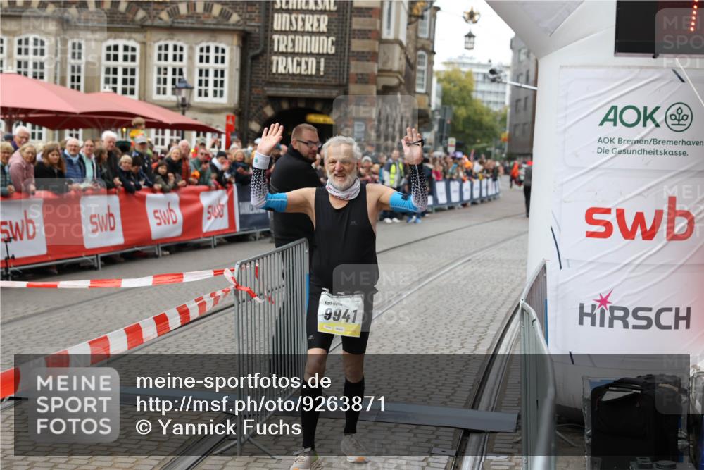 05.10.2025 - 20. swb-Marathon Bremen Yannick Fuchs http://msf.ph/oto/9263871 05.10.2025 11:26:39 Ziel 9941 meine-sportfotos.de