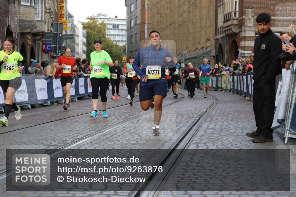 05.10.2025 - 20. swb-Marathon Bremen Strokosch-Dieckow http://msf.ph/oto/9263876 05.10.2025 11:07:11 Ziel 9217, 9265, 9491, 9702, 9757, 9877, 9890, 10193, 10371, 10632, 10902, 10991, 11477 meine-sportfotos.de