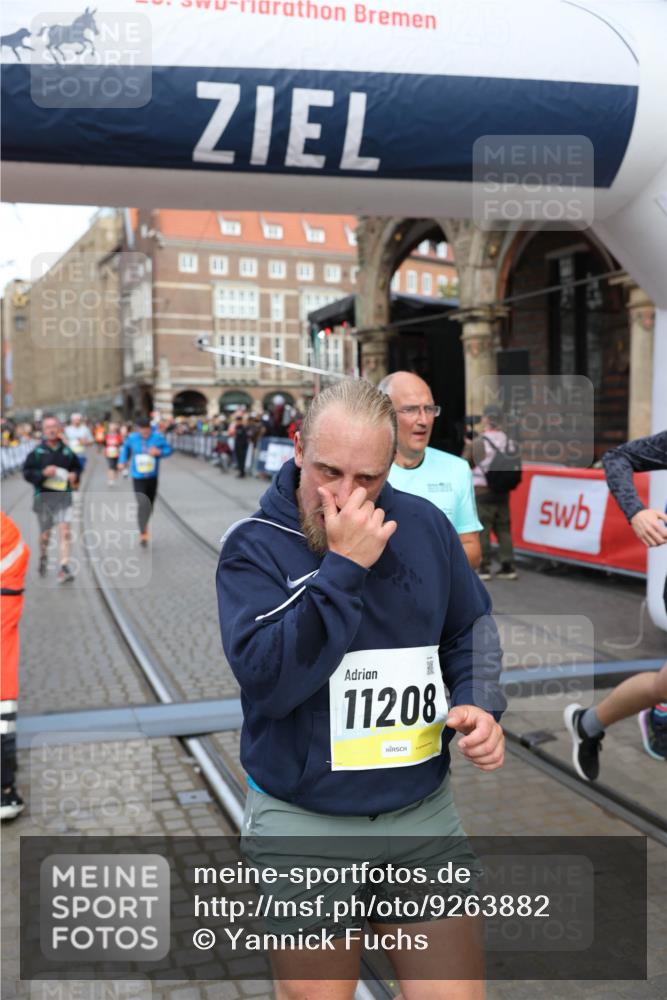 05.10.2025 - 20. swb-Marathon Bremen Yannick Fuchs http://msf.ph/oto/9263882 05.10.2025 10:50:15 Ziel 9485, 9645, 9676, 9787, 10246, 10868, 11104, 11208, 11288, 11295, 11621 meine-sportfotos.de