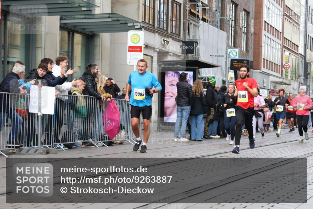 05.10.2025 - 20. swb-Marathon Bremen Strokosch-Dieckow http://msf.ph/oto/9263887 05.10.2025 11:03:45 Ziel 7123, 7788, 7789, 9241, 9275, 9379, 9398, 9448, 9571, 10098, 10106, 10205, 10265, 10271, 10551, 10853, 11001, 11077, 11102, 11183, 11272, 11609, 11611, 11685, 7123, 7788, 7789, 9241, 9275, 9379, 9398, 9448, 9571, 10098, 10106, 10205, 10265, 10271, 10551, 10853, 11001, 11077, 11102, 11183, 11272, 11609, 11611, 11685 meine-sportfotos.de