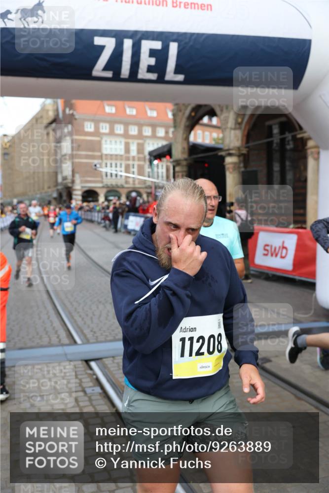 05.10.2025 - 20. swb-Marathon Bremen Yannick Fuchs http://msf.ph/oto/9263889 05.10.2025 10:50:15 Ziel 9485, 9645, 9676, 9787, 10246, 10868, 11104, 11208, 11288, 11295, 11621 meine-sportfotos.de