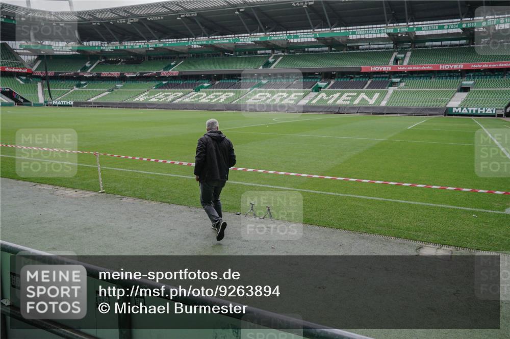 05.10.2025 - 20. swb-Marathon Bremen Michael Burmester http://msf.ph/oto/9263894 05.10.2025 11:53:50 Laufen im Stadion 408 meine-sportfotos.de