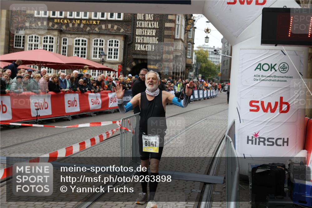 05.10.2025 - 20. swb-Marathon Bremen Yannick Fuchs http://msf.ph/oto/9263898 05.10.2025 11:26:39 Ziel 9941 meine-sportfotos.de