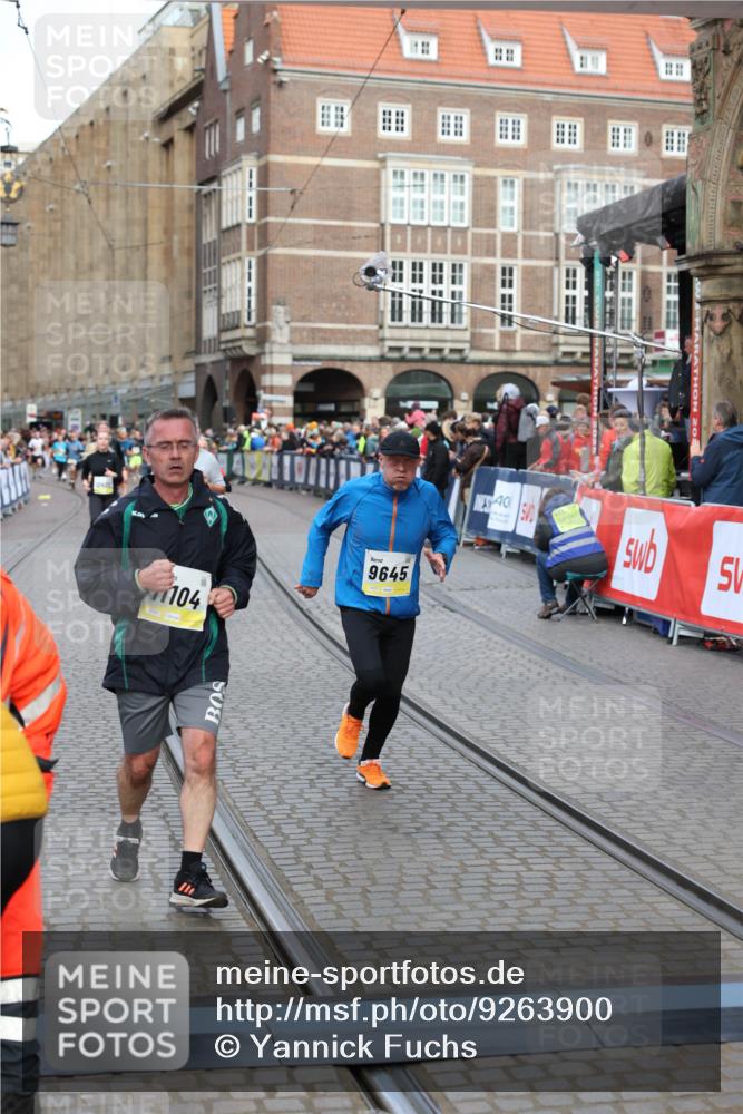 05.10.2025 - 20. swb-Marathon Bremen Yannick Fuchs http://msf.ph/oto/9263900 05.10.2025 10:50:16 Ziel 9485, 9645, 9689, 9787, 10246, 11104, 11208, 11288, 11295, 11621 meine-sportfotos.de
