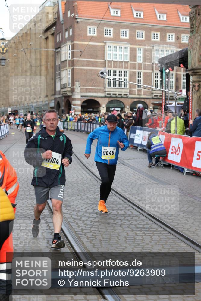 05.10.2025 - 20. swb-Marathon Bremen Yannick Fuchs http://msf.ph/oto/9263909 05.10.2025 10:50:16 Ziel 9485, 9645, 9689, 9787, 10246, 11104, 11208, 11288, 11295, 11621 meine-sportfotos.de