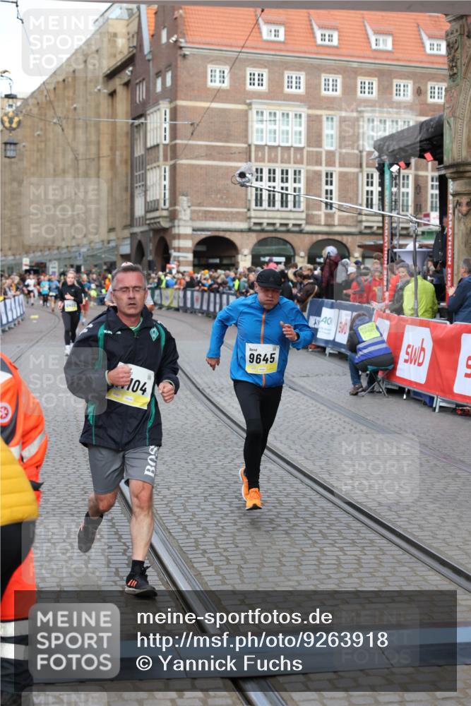 05.10.2025 - 20. swb-Marathon Bremen Yannick Fuchs http://msf.ph/oto/9263918 05.10.2025 10:50:16 Ziel 9485, 9645, 9689, 9787, 10246, 11104, 11208, 11288, 11295, 11621 meine-sportfotos.de
