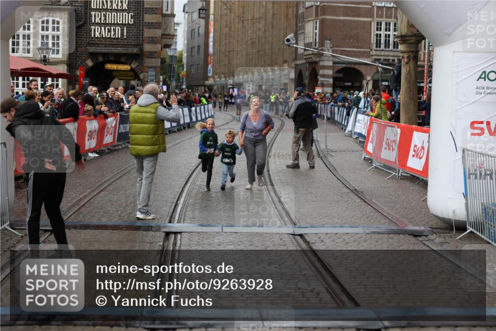 05.10.2025 - 20. swb-Marathon Bremen Yannick Fuchs http://msf.ph/oto/9263928 05.10.2025 15:24:44 Ziel  meine-sportfotos.de