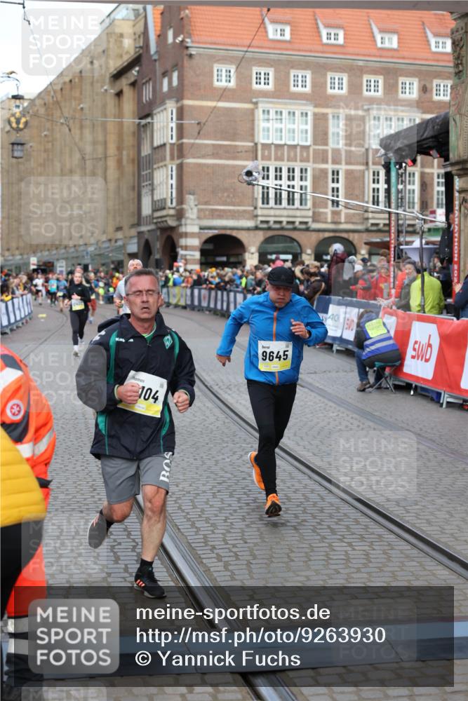 05.10.2025 - 20. swb-Marathon Bremen Yannick Fuchs http://msf.ph/oto/9263930 05.10.2025 10:50:16 Ziel 9485, 9645, 9689, 9787, 10246, 11104, 11208, 11288, 11295, 11621 meine-sportfotos.de