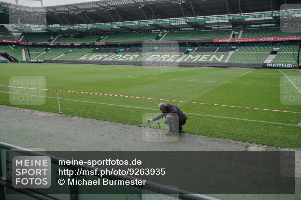 05.10.2025 - 20. swb-Marathon Bremen Michael Burmester http://msf.ph/oto/9263935 05.10.2025 11:54:11 Laufen im Stadion 408 meine-sportfotos.de