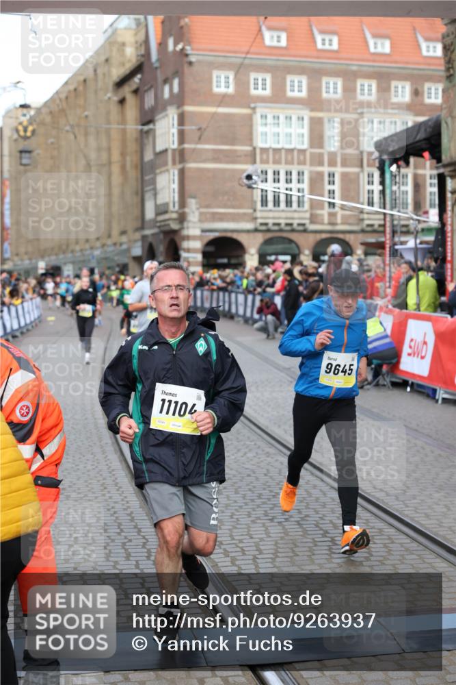 05.10.2025 - 20. swb-Marathon Bremen Yannick Fuchs http://msf.ph/oto/9263937 05.10.2025 10:50:16 Ziel 9485, 9645, 9689, 9787, 10246, 11104, 11208, 11288, 11295, 11621 meine-sportfotos.de