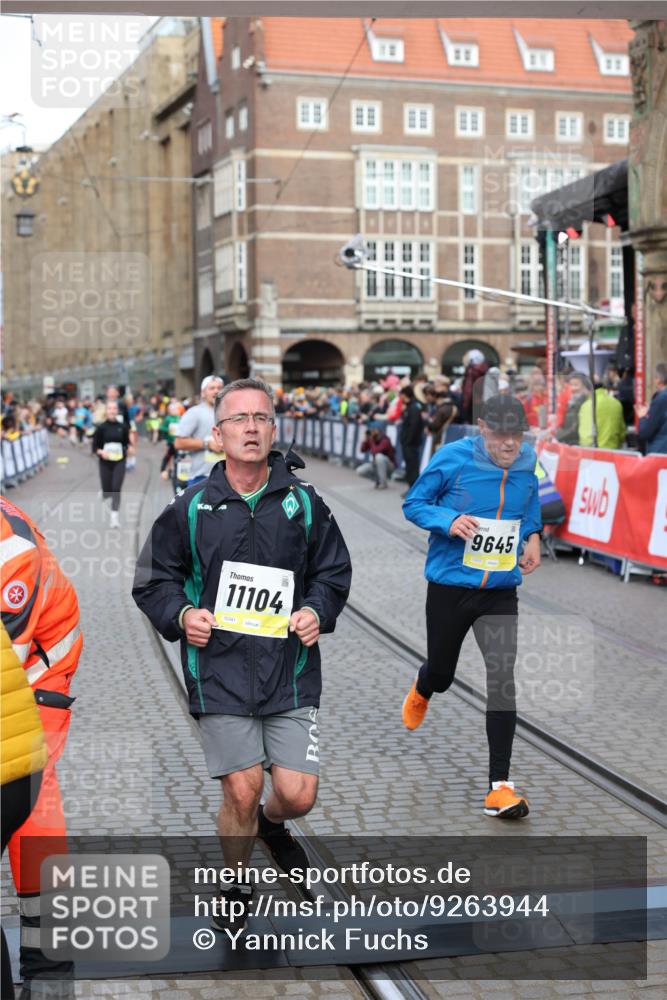 05.10.2025 - 20. swb-Marathon Bremen Yannick Fuchs http://msf.ph/oto/9263944 05.10.2025 10:50:16 Ziel 9485, 9645, 9689, 9787, 10246, 11104, 11208, 11288, 11295, 11621 meine-sportfotos.de
