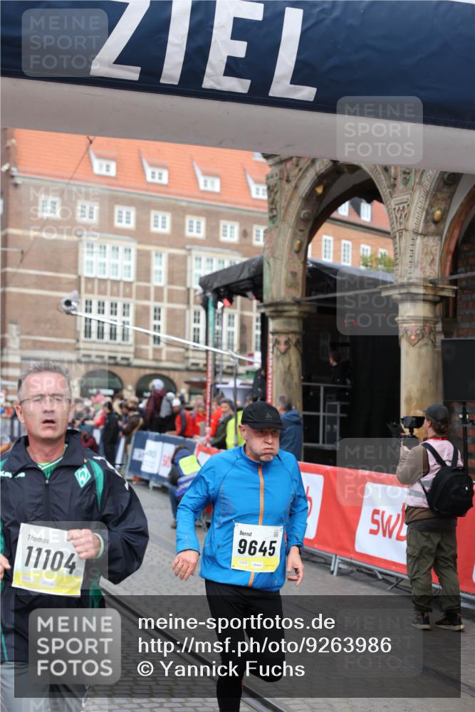 05.10.2025 - 20. swb-Marathon Bremen Yannick Fuchs http://msf.ph/oto/9263986 05.10.2025 10:50:17 Ziel 9485, 9579, 9645, 9689, 9787, 10246, 10356, 11104, 11208, 11288, 11295, 11621 meine-sportfotos.de