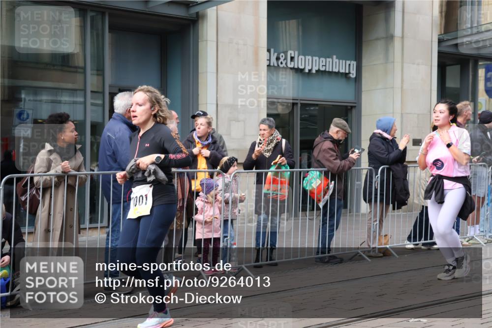 05.10.2025 - 20. swb-Marathon Bremen Strokosch-Dieckow http://msf.ph/oto/9264013 05.10.2025 11:03:52 Ziel 7123, 7789, 9275, 9398, 9448, 9537, 9684, 10098, 10205, 10551, 10678, 10853, 11001, 11077, 11102, 11183, 11200, 11609, 11611, 11685, 7123, 7789, 9275, 9398, 9448, 9537, 9684, 10098, 10205, 10551, 10678, 10853, 11001, 11077, 11102, 11183, 11200, 11609, 11611, 11685 meine-sportfotos.de