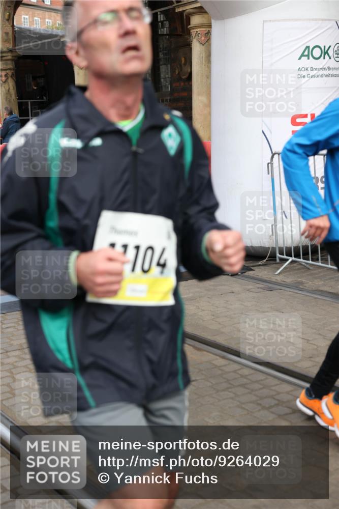 05.10.2025 - 20. swb-Marathon Bremen Yannick Fuchs http://msf.ph/oto/9264029 05.10.2025 10:50:18 Ziel 9485, 9579, 9645, 9689, 9787, 10246, 10356, 10400, 11104, 11208, 11288, 11295, 11621 meine-sportfotos.de