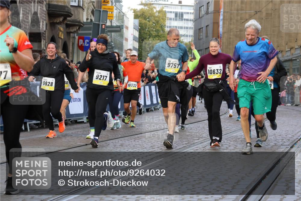 05.10.2025 - 20. swb-Marathon Bremen Strokosch-Dieckow http://msf.ph/oto/9264032 05.10.2025 11:07:17 Ziel 7779, 9180, 9217, 9334, 9628, 9702, 9757, 10286, 10330, 10332, 10582, 10632, 10824, 10836, 10902, 11122, 11258, 11329, 11477 meine-sportfotos.de