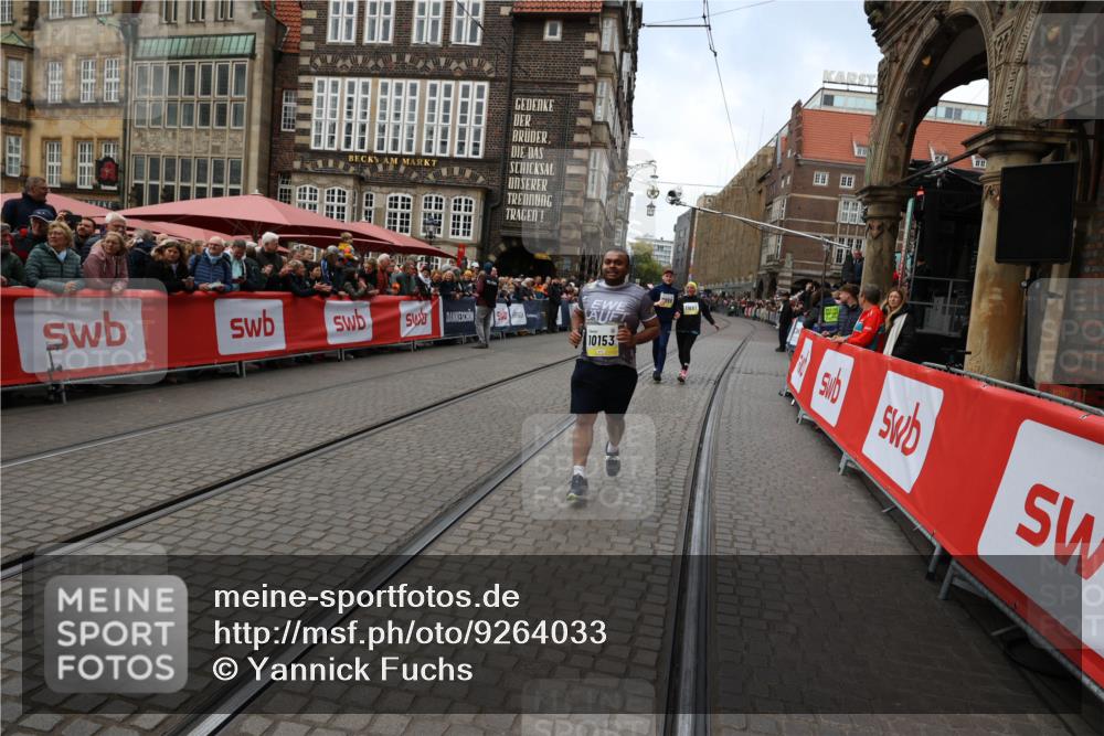 05.10.2025 - 20. swb-Marathon Bremen Yannick Fuchs http://msf.ph/oto/9264033 05.10.2025 11:26:57 Ziel 10153 meine-sportfotos.de