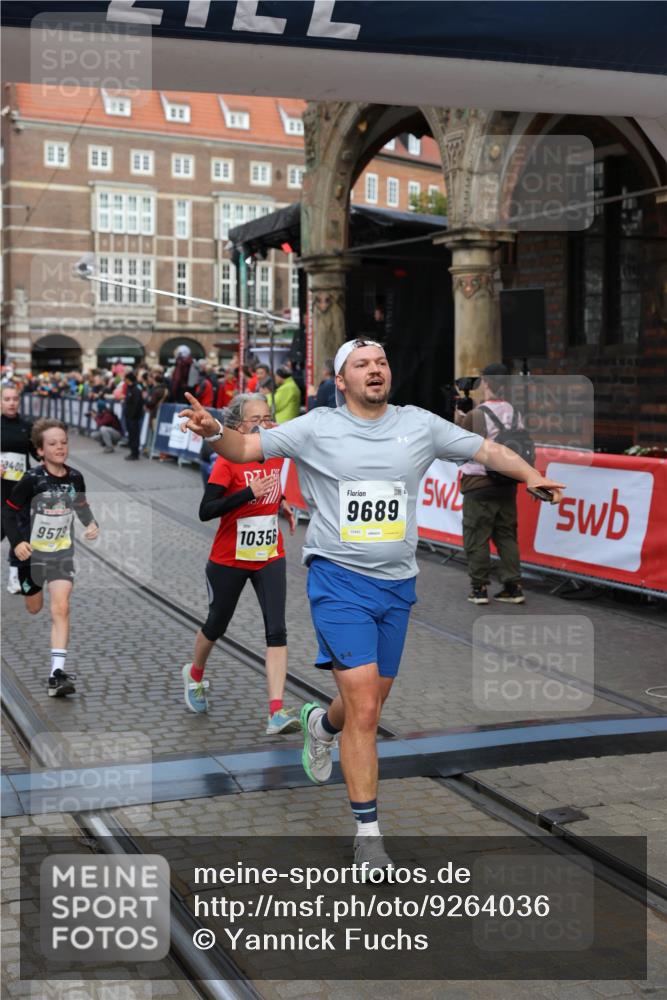 05.10.2025 - 20. swb-Marathon Bremen Yannick Fuchs http://msf.ph/oto/9264036 05.10.2025 10:50:20 Ziel 9485, 9579, 9645, 9689, 9787, 10022, 10246, 10356, 10400, 11104, 11208, 11288, 11295 meine-sportfotos.de