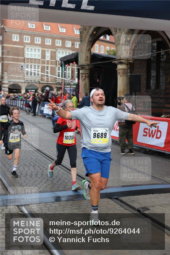 05.10.2025 - 20. swb-Marathon Bremen Yannick Fuchs http://msf.ph/oto/9264044 05.10.2025 10:50:20 Ziel 9485, 9579, 9645, 9689, 9787, 10022, 10246, 10356, 10400, 11104, 11208, 11288, 11295 meine-sportfotos.de