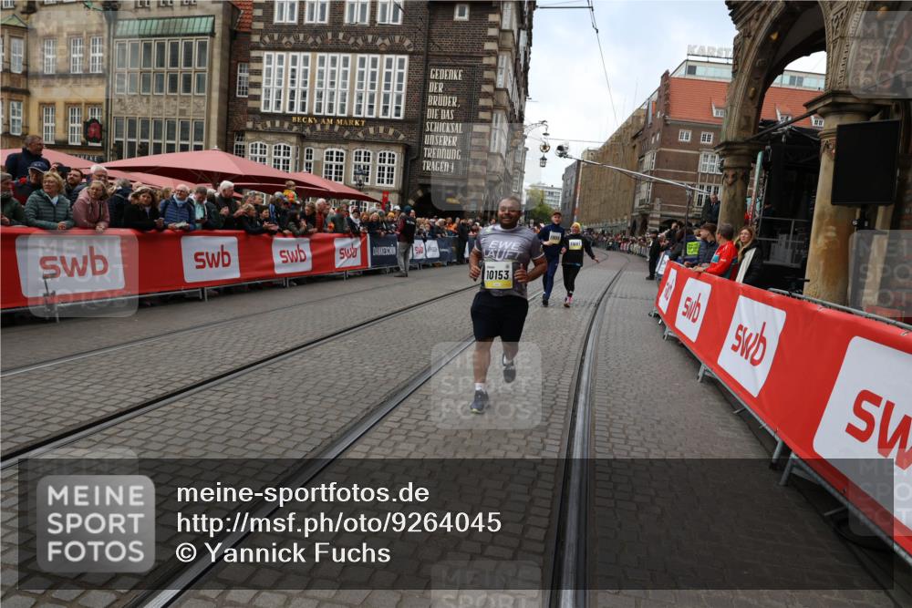 05.10.2025 - 20. swb-Marathon Bremen Yannick Fuchs http://msf.ph/oto/9264045 05.10.2025 11:26:57 Ziel 10153 meine-sportfotos.de