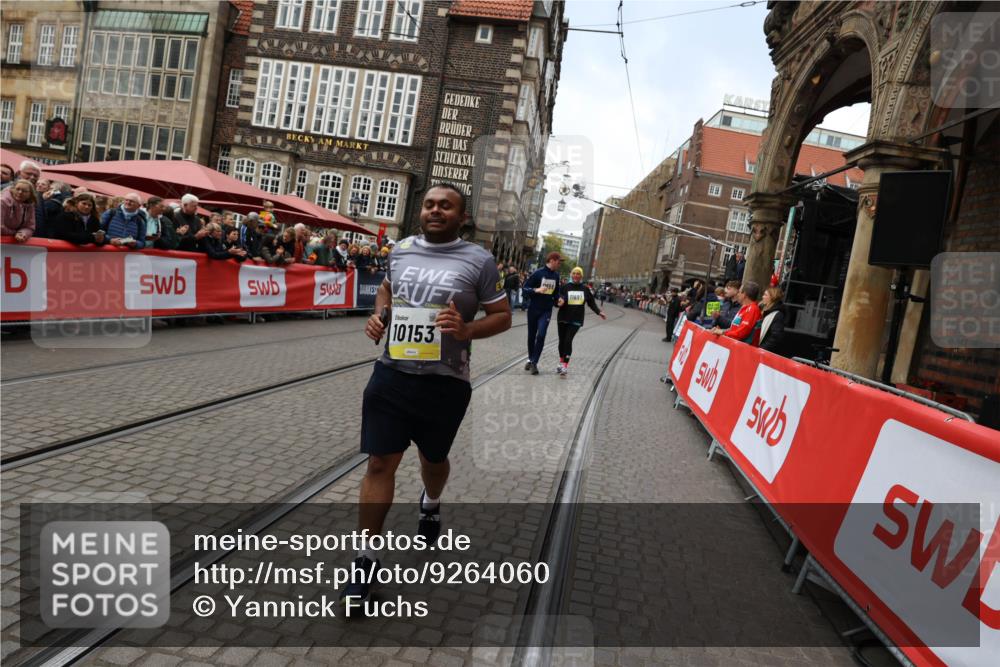 05.10.2025 - 20. swb-Marathon Bremen Yannick Fuchs http://msf.ph/oto/9264060 05.10.2025 11:26:58 Ziel 10153 meine-sportfotos.de
