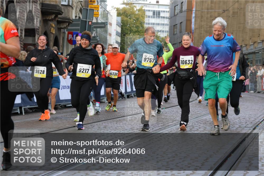 05.10.2025 - 20. swb-Marathon Bremen Strokosch-Dieckow http://msf.ph/oto/9264066 05.10.2025 11:07:17 Ziel 7779, 9180, 9217, 9334, 9628, 9702, 9757, 10286, 10330, 10332, 10582, 10632, 10824, 10836, 10902, 11122, 11258, 11329, 11477 meine-sportfotos.de