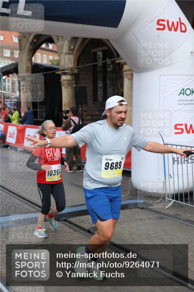 05.10.2025 - 20. swb-Marathon Bremen Yannick Fuchs http://msf.ph/oto/9264071 05.10.2025 10:50:20 Ziel 9485, 9579, 9645, 9689, 9787, 10022, 10246, 10356, 10400, 11104, 11208, 11288, 11295 meine-sportfotos.de