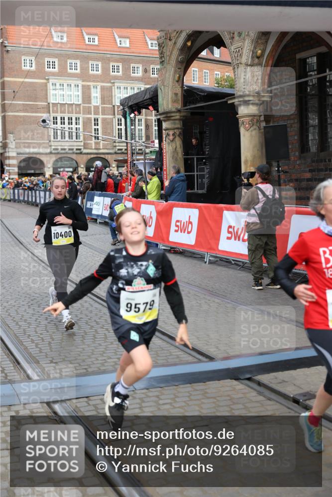 05.10.2025 - 20. swb-Marathon Bremen Yannick Fuchs http://msf.ph/oto/9264085 05.10.2025 10:50:21 Ziel 9579, 9645, 9689, 10022, 10246, 10356, 10400, 10443, 11104 meine-sportfotos.de