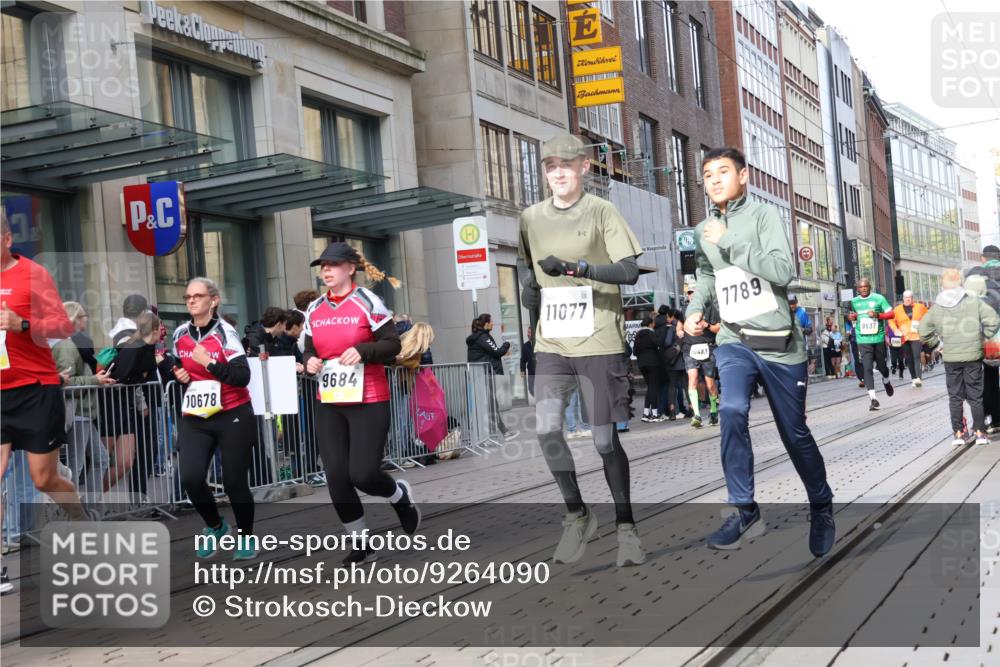 05.10.2025 - 20. swb-Marathon Bremen Strokosch-Dieckow http://msf.ph/oto/9264090 05.10.2025 11:03:58 Ziel 7123, 7789, 9275, 9448, 9537, 9684, 10098, 10439, 10483, 10678, 10853, 11001, 11044, 11077, 11102, 11200, 11611, 11685, 7123, 7789, 9275, 9448, 9537, 9684, 10098, 10439, 10483, 10678, 10853, 11001, 11044, 11077, 11102, 11200, 11611, 11685 meine-sportfotos.de